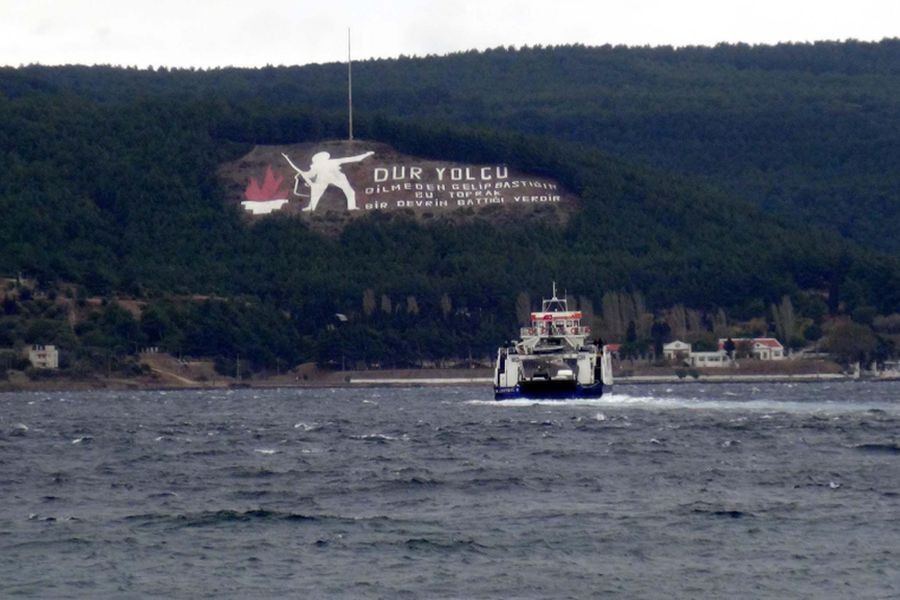 Çanakkale'de fırtına yüzden bazı ada seferleri iptal edildi