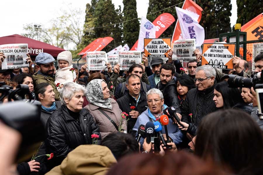 ‘Koşulsuz bir mücadele cephesi örmek gerekiyor’