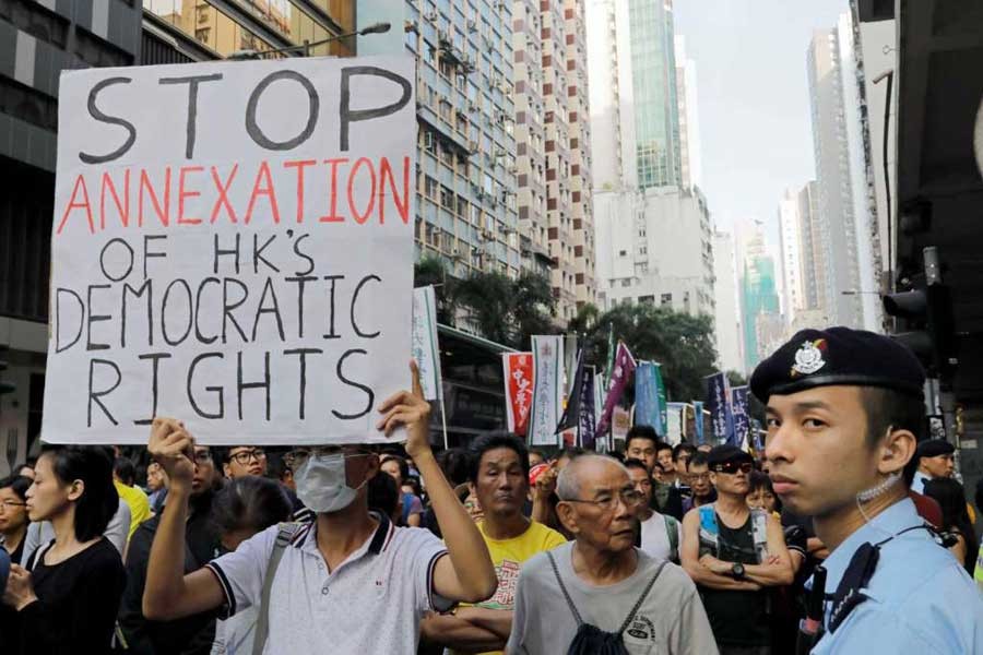 Hong Konglu vekiller için binlerce kişi Çin’i protesto etti