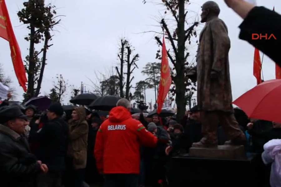 Belarus'ta Lenin heykeli dikildi