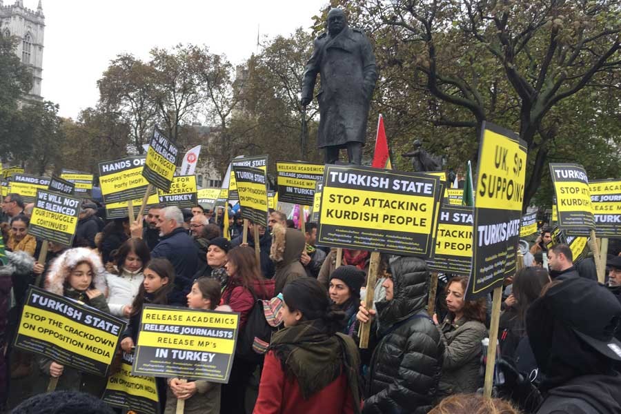 Londra'da binler, AKP politikalarını protesto etti