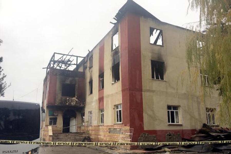 Adana’daki yangına Mersin’den tepki yükseldi: Yeter!