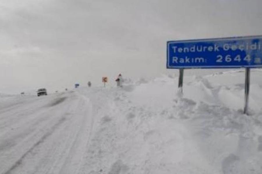 Tipi nedeniyle Tendürek Geçidi kapandı