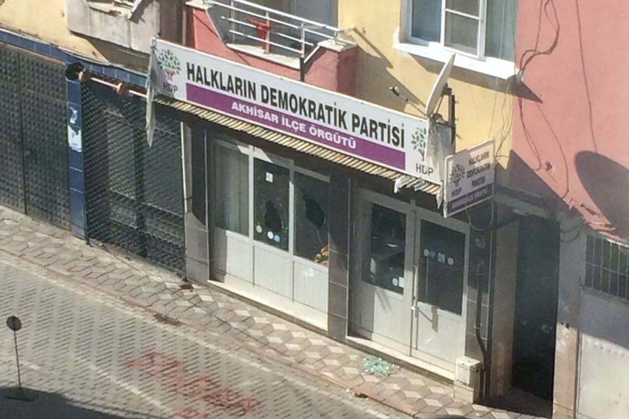 Akhisar'da HDP İlçe binasına taşlı saldırı