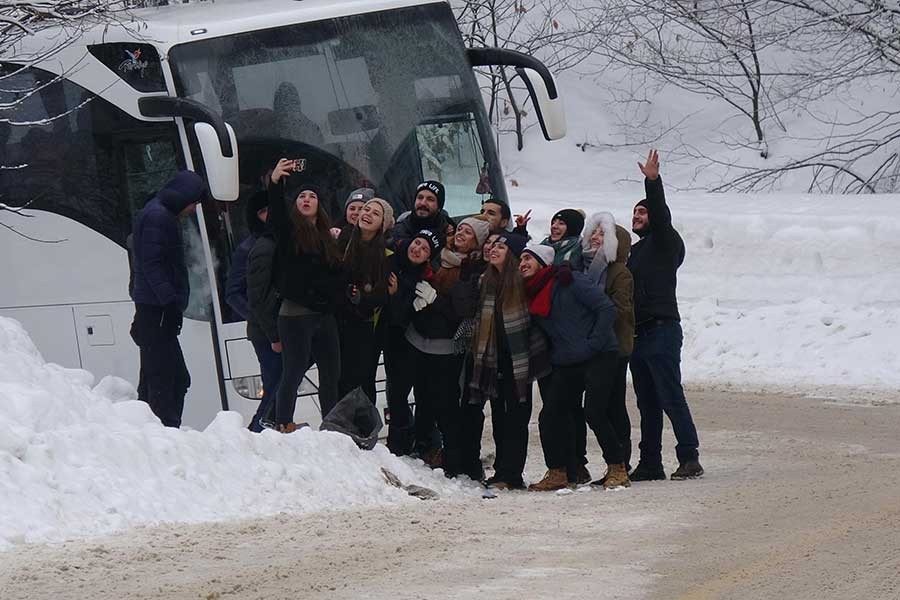 Üniversitelileri taşıyan otobüs Uludağ yolunda kara saplandı