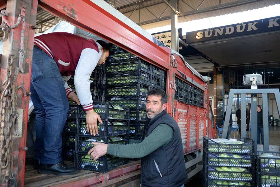 Mersin'deki sel sonrası sebze fiyatları tavukla yarışıyor