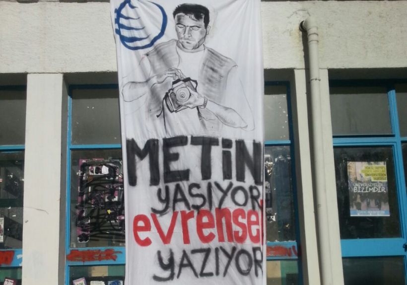 Ege Üniversitesi öğrencileri Metin Göktepe’yi andı