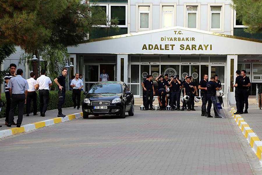 Savcıları FETÖ’den aldılar, ama yargılamaya devam ediliyor