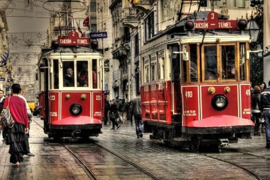 İstiklal Caddesi'nin nostaljik tramvayı 6 ay hizmet dışı