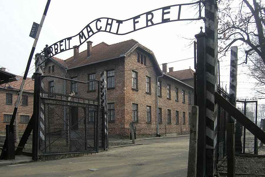 Auschwitz toplama kampı