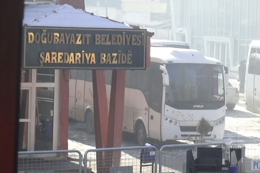 Doğubayazıt Belediyesi eş başkanları tutuklandı