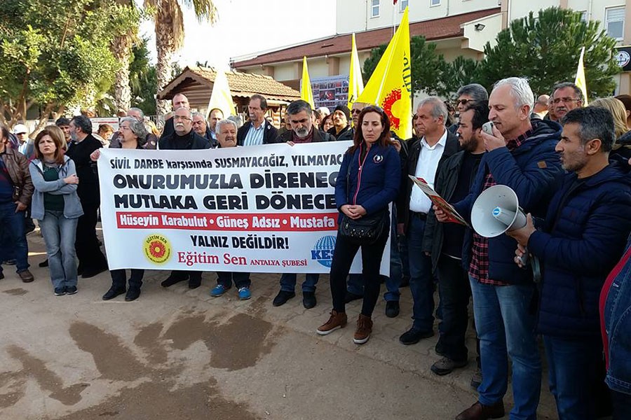 Antalya'da ihraçlar protesto edildi