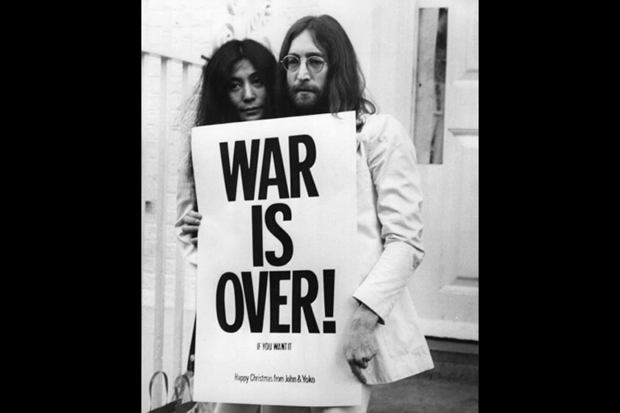 John Lennon ve  Yoko Ono filmi yolda