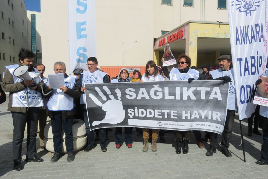 ‘Hastane yöneticileri şiddetle değil, ihraçlarla uğraşıyor’