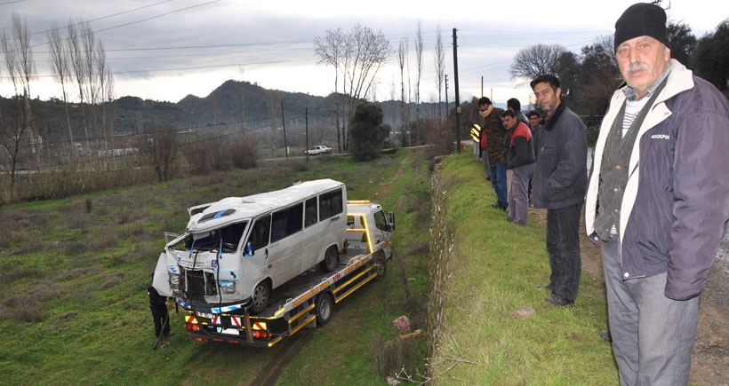 Öğrenci servisi şarampole uçtu: 12 yaralı