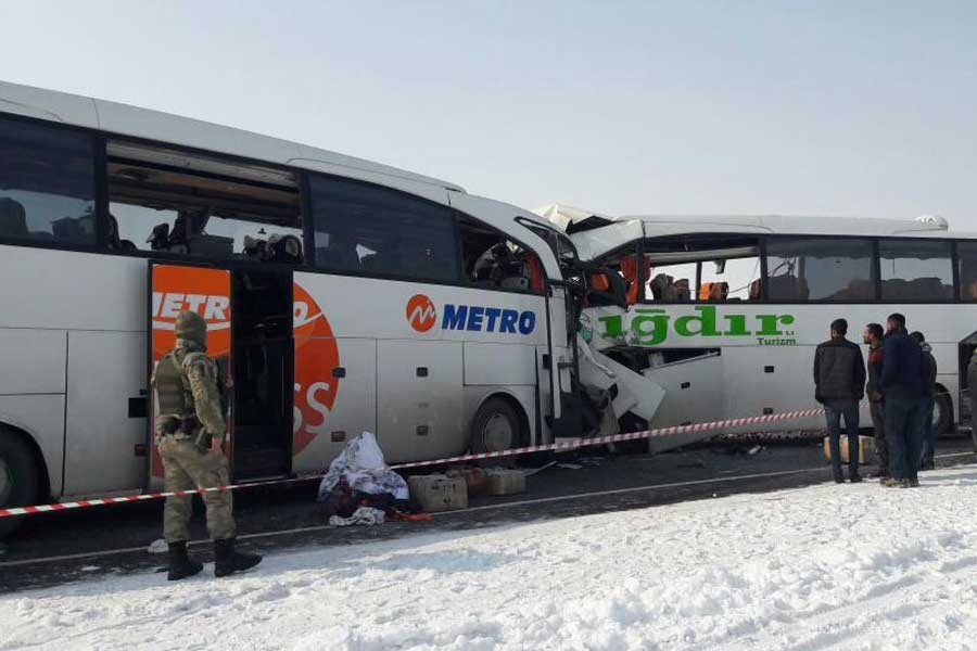 Iğdır'da iki yolcu otobüsü çarpıştı: 8 ölü