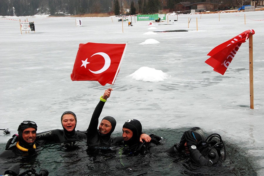 Sporcu Derya Can yeni rekorunu emekçi kadınlara armağan etti