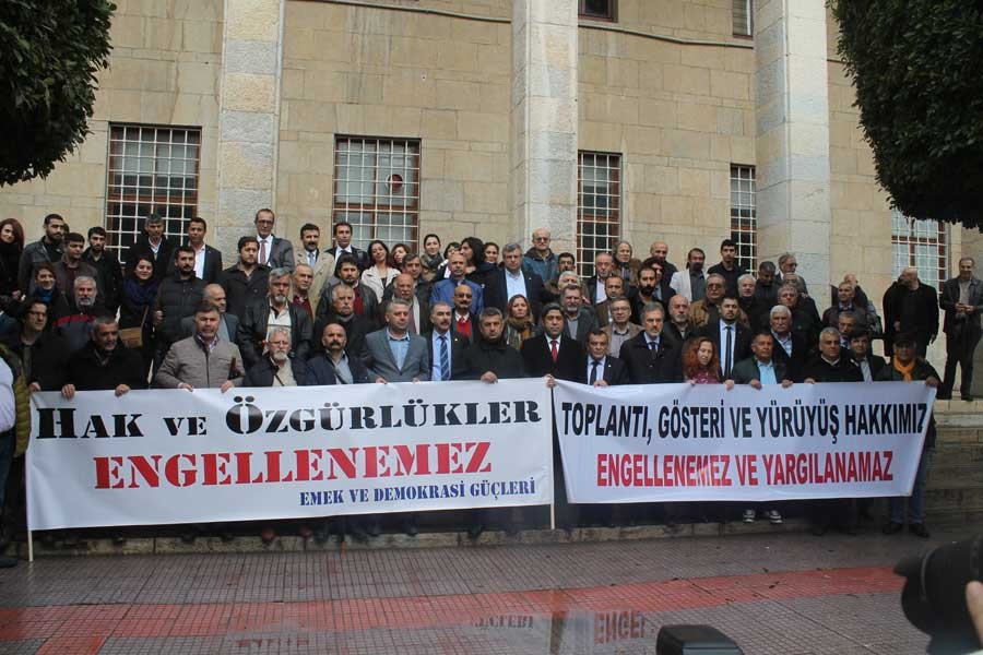 Yürüyüş hakkına karşı Adana'da açılan dava protesto edildi