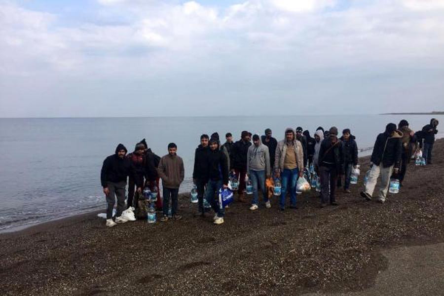 Yunanistan'da mülteci kampında 40 kişi yemekten zehirlendi