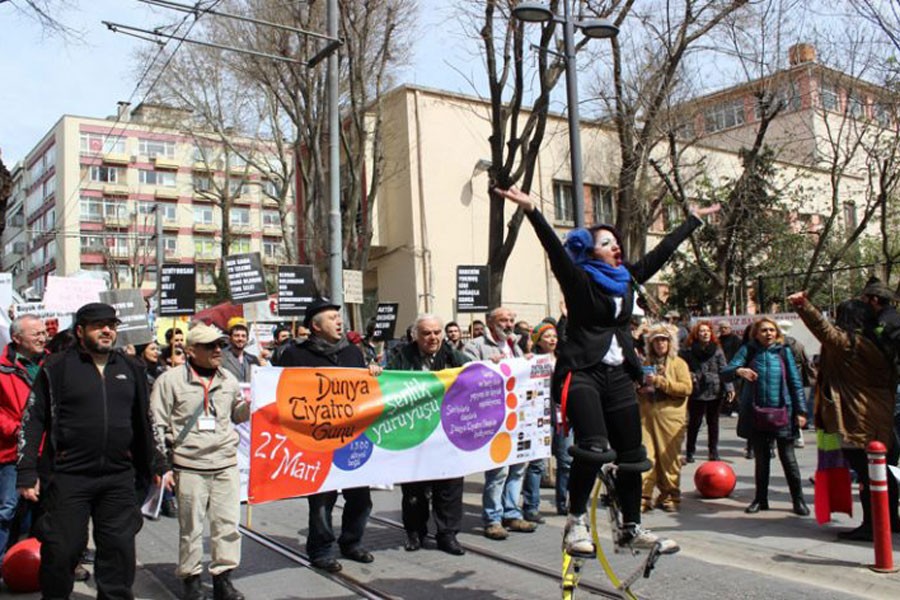 ‘Gelin birlikte yürüyelim’