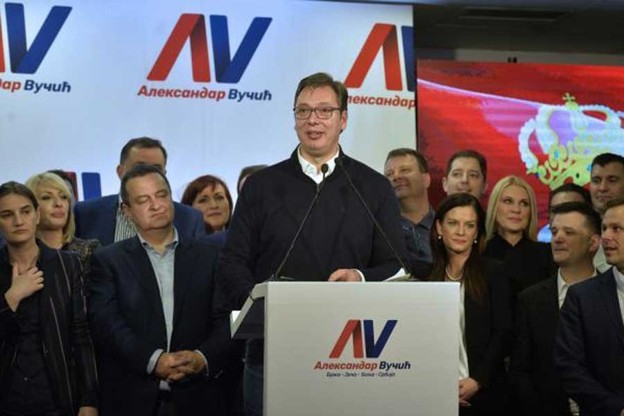 Sırbistan'da seçimleri Başbakan Vuçiç kazandı