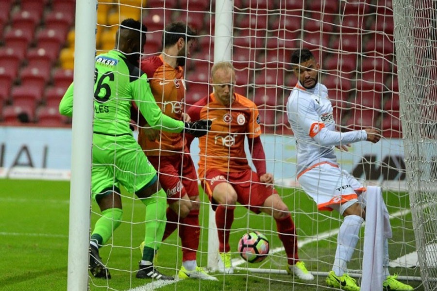 Galatasaray, Adanaspor'u TT Arena'da 4-0 yendi