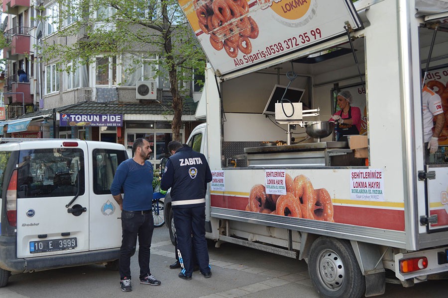 AKP'li meclis üyesinin lokma dağıtımına para cezası kesildi