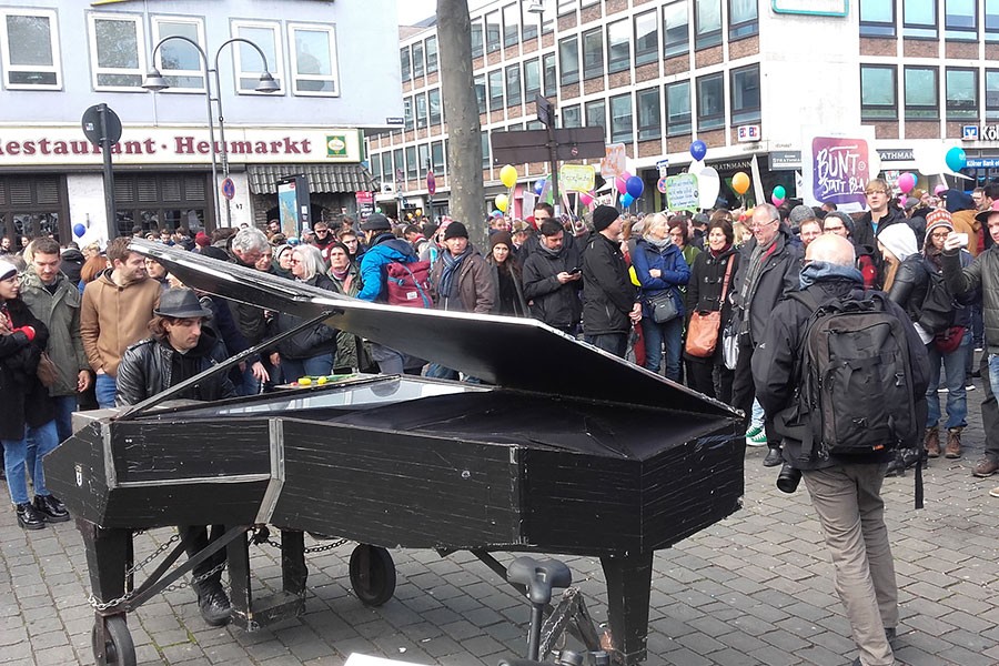 Köln'de AfD'ye anlamlı yanıt