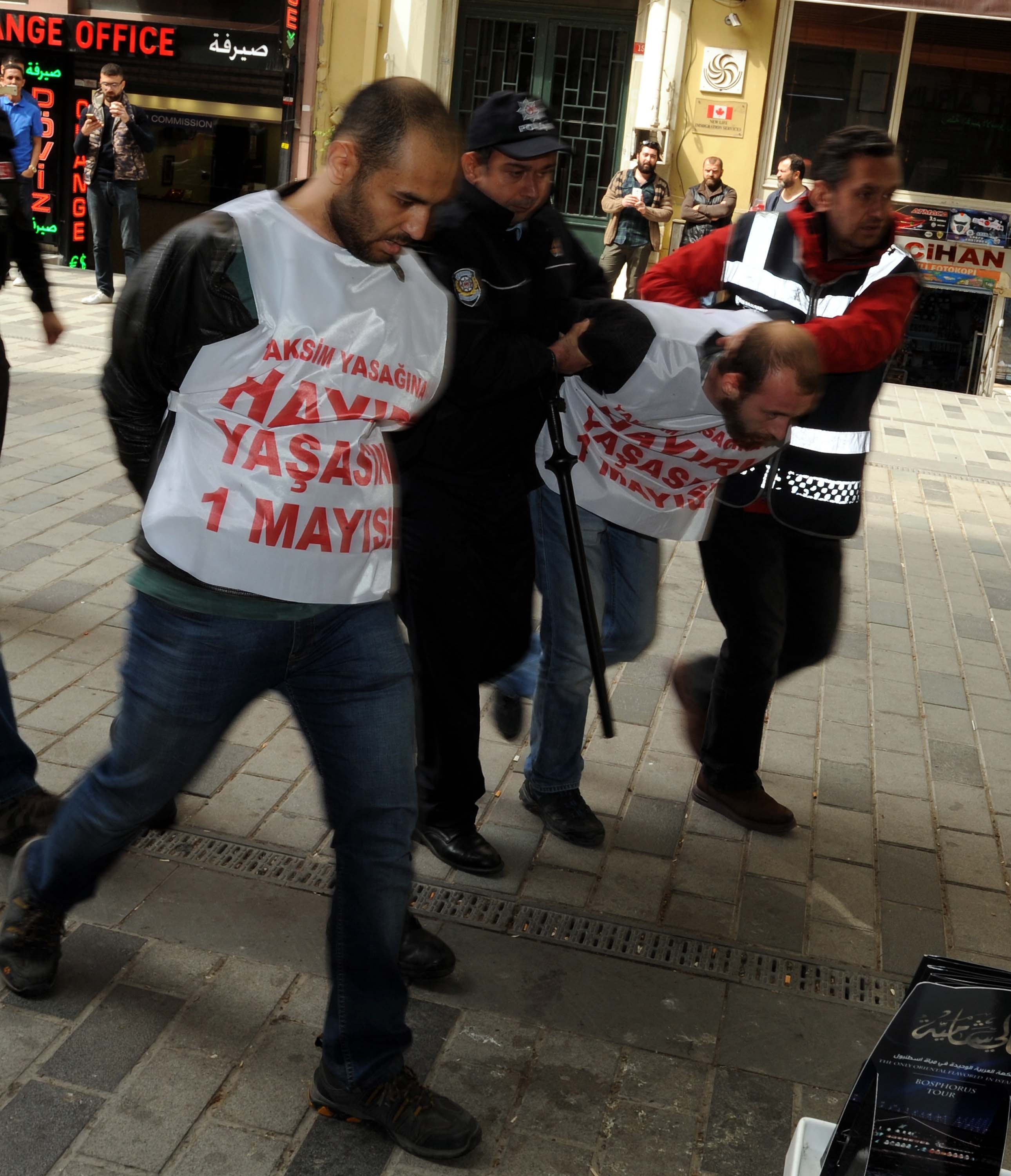 Talimhane'den Taksim Meydanı'na girmeye çalışanlara gözaltı
