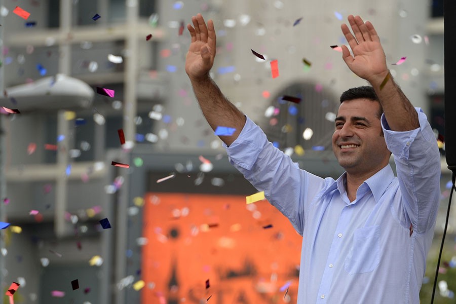 Demirtaş'a 'katil' diyenlere ceza, AKP'lilere suç duyurusu