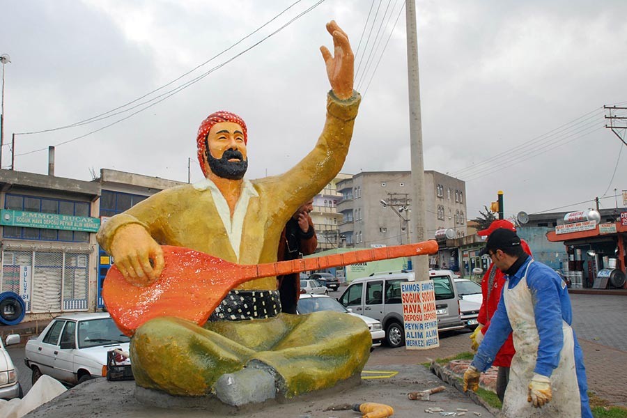 Siverek'teki Şivan Perver heykeli kırıldı