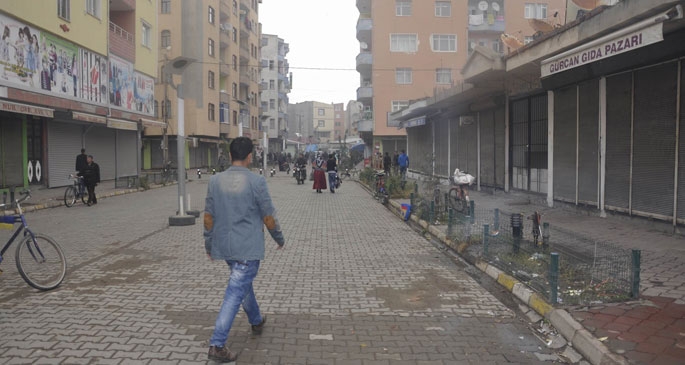 Kobanê gününde esnaf kepenk açmadı