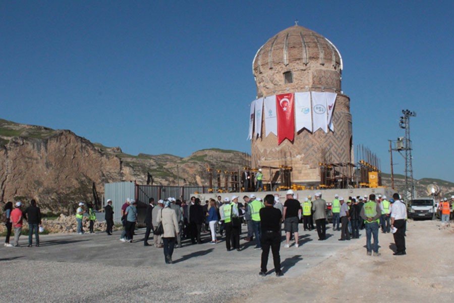 ‘Muazzam iş’ denilerek  tahribatın üstü örtülüyor