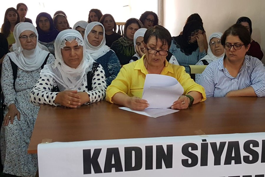 Adana'da HDP’li kadınlar vekillerine sahip çıktı