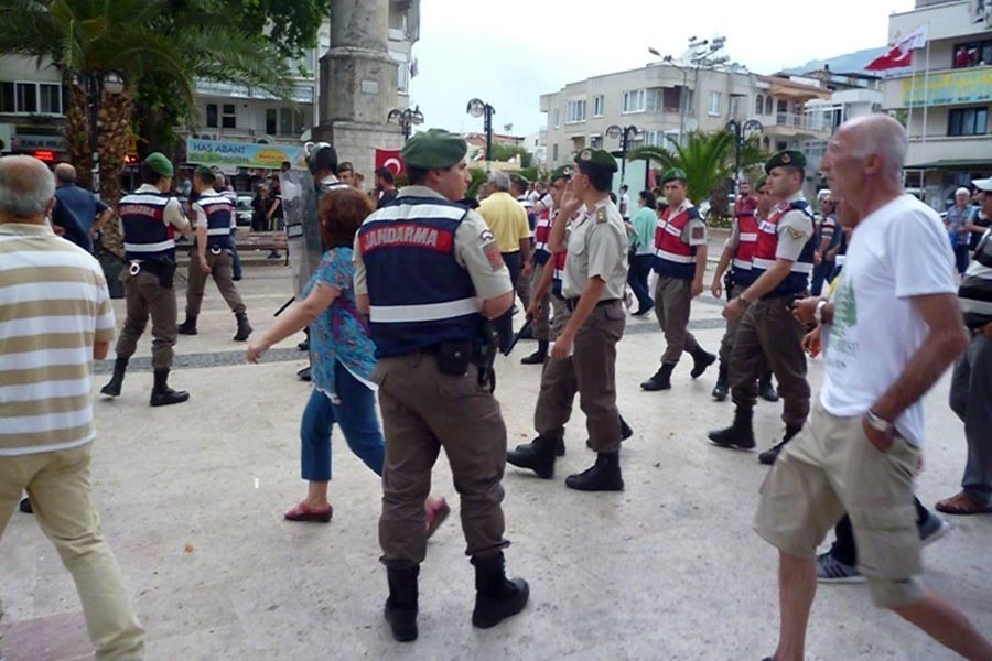 Gülmen ve Özakça'ya destek eylemine jandarma saldırdı