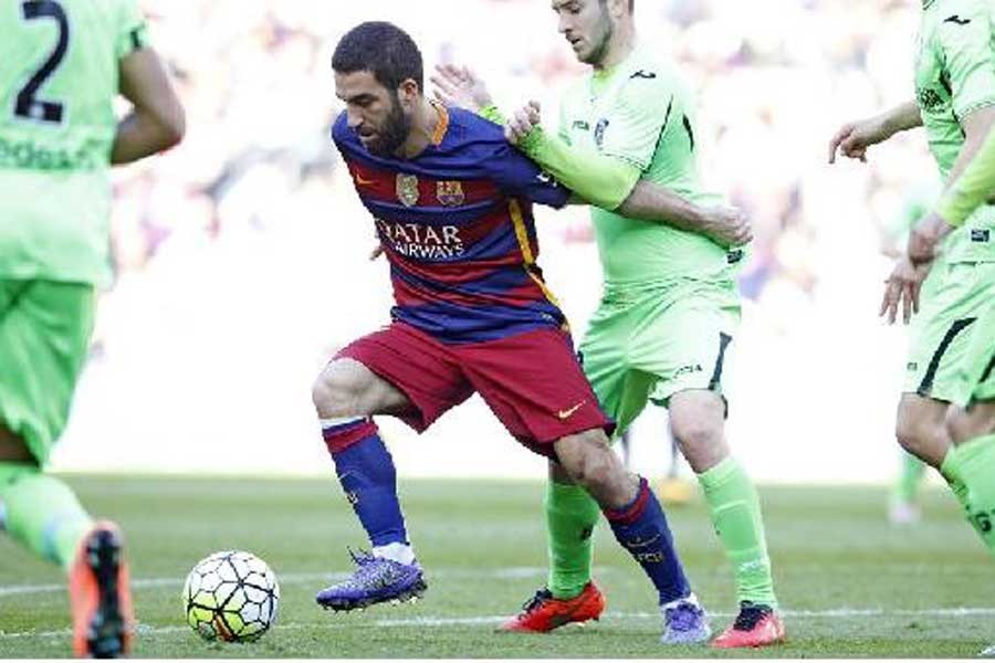 Arda Turan'ın gazeteciye saldırısı İspanya medyasında