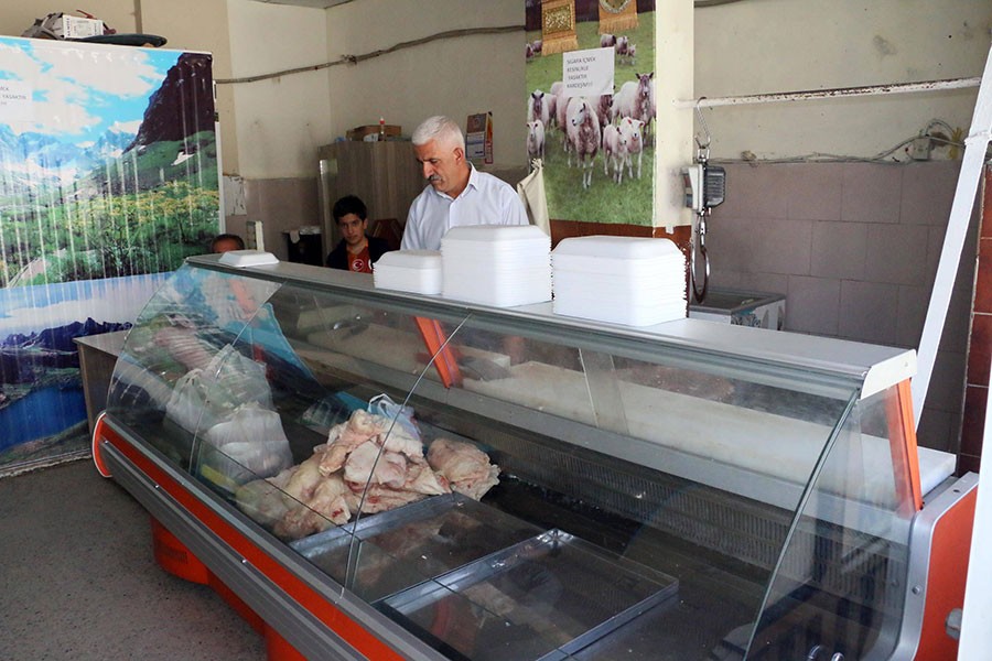 Yasaklar hayvancılığı vurdu, esnaf kepenk kapatma eşiğinde