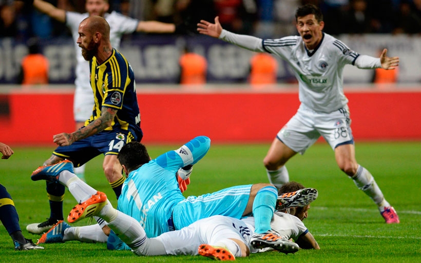 Fenerbahçe attığı 3 golle liderliğini devam ettirdi