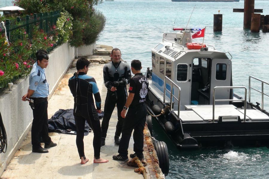 Karaköy'de denizden ceset çıktı