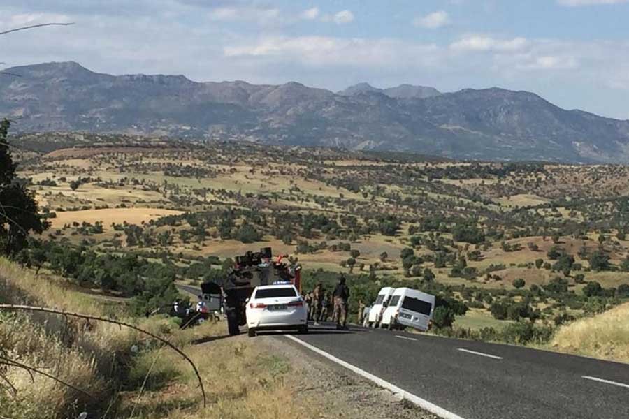 Lice'de polis otomobiliyle sivil araç çarpıştı: 5 ölü