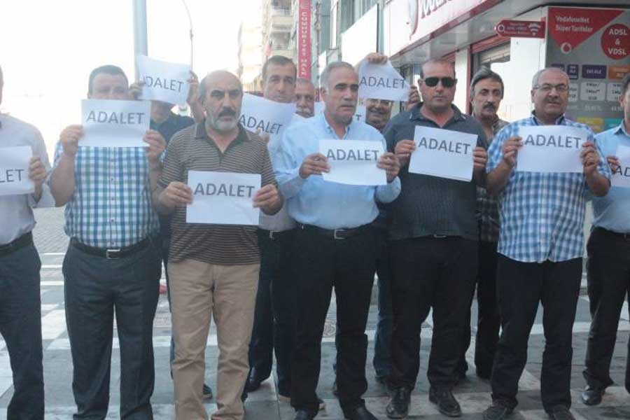 CHP Urfa’da adalet için saygı duruşunda bulundu