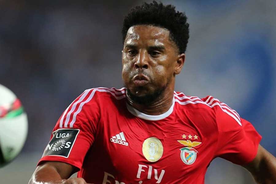 Beşiktaş'ta 'Adriano giderse Eliseu' iddiası