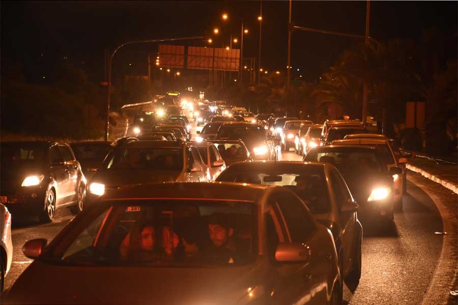 İzmir'de tatil dönüşü trafik yoğunluğu 