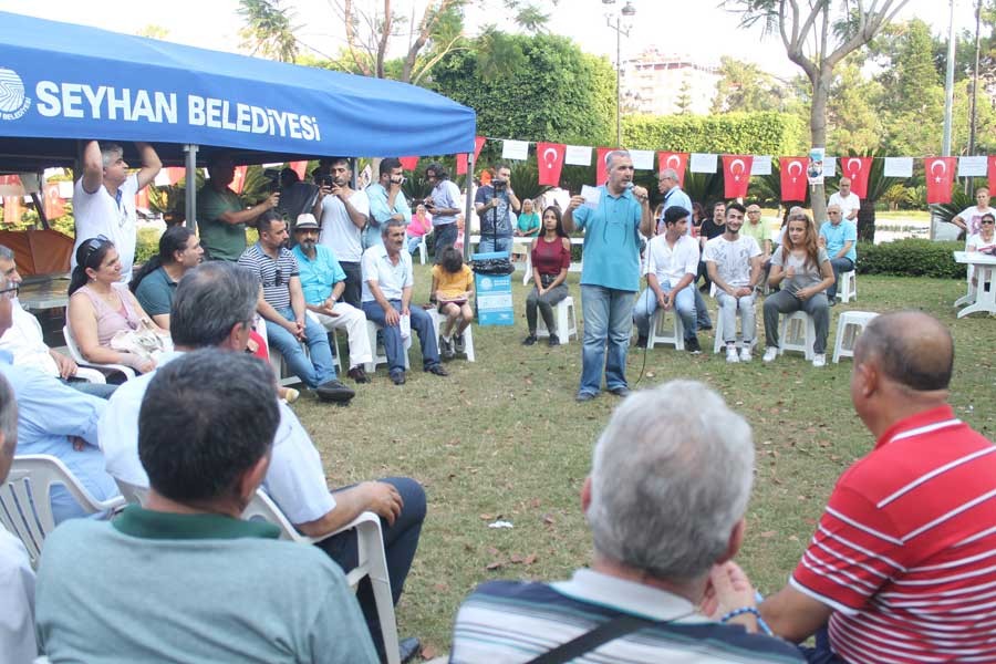 Adana'daki Adalet nöbetinde doğaçlama tiyatro 