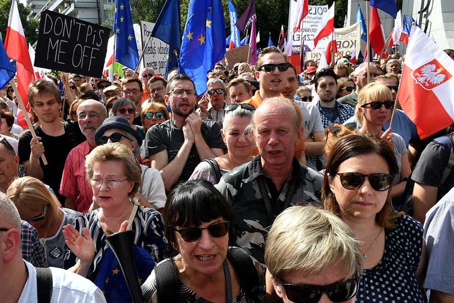 AB, Polonya’daki ‘tek parti’ rejimini durdurabilecek mi?