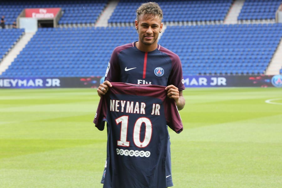 Neymar'ın yeni forması satış rekoru kırdı 