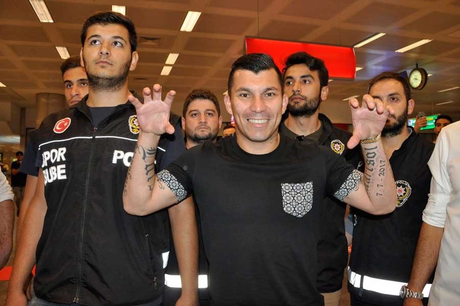 Beşiktaş'ın yeni transferi Medel İstanbul’a geldi