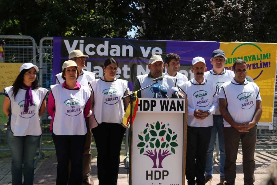 HDP'nin Adalet ve Vicdan Nöbeti İzmir'e devredildi