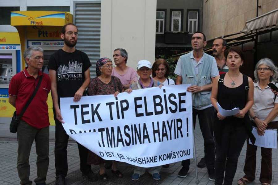 'Tek tip elbise’ dayatması protesto edildi