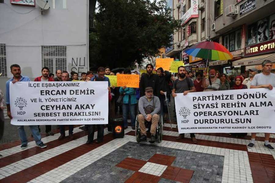 HDP tutuklamaları protesto etti